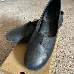 Born black flats, GUC, sz 9.5
